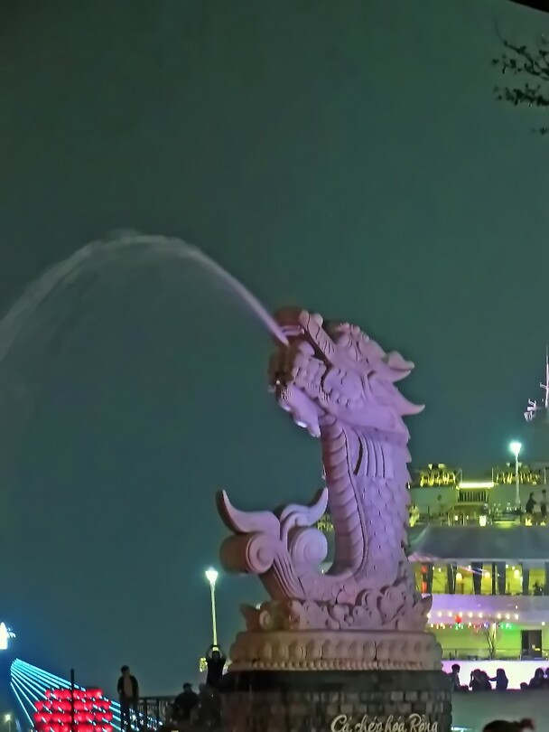 Vietnam 2019 - 03 Da Nang 07 - Drakenbrug Avond 16
