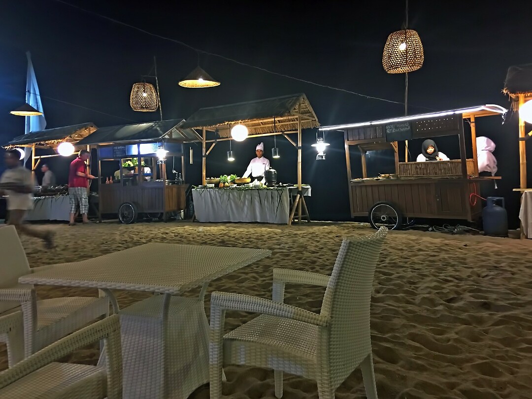Bali En Lombok 2016 - 06 - Lombok - Hele Week 212 Strand Eten