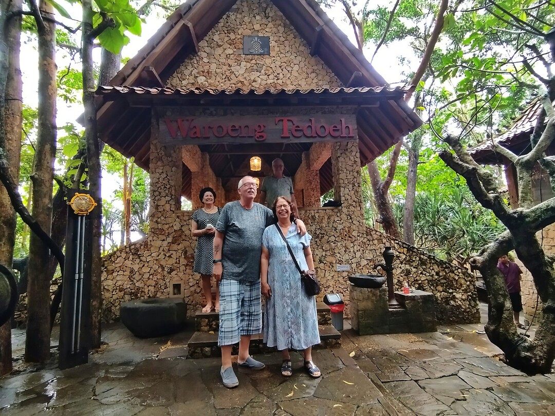 10 - Tour - Restaurant Waroeng Tedoeh Regen 