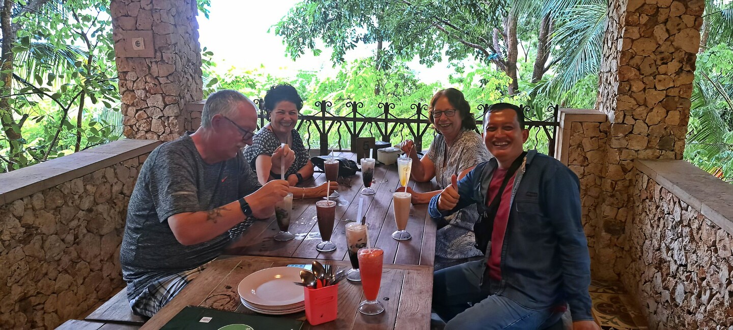 10 - Tour - Restaurant Waroeng Tedoeh Regen 10
