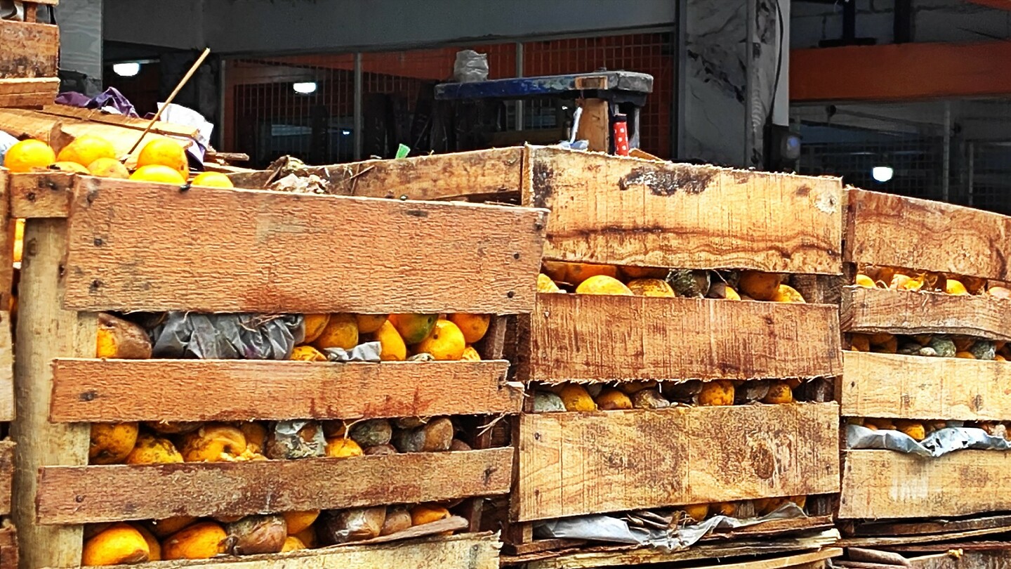 12 - Yogya - Fruit Market 06