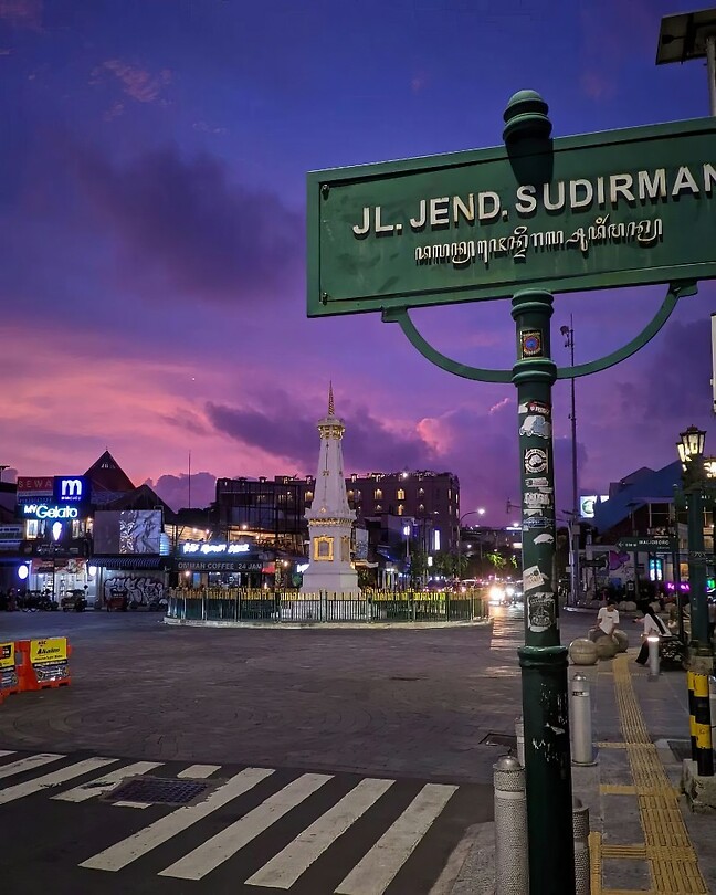 12 - Yogya - Malioborostreet Monument 01