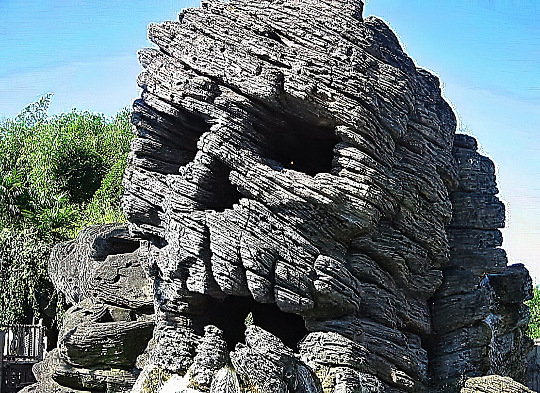 Eurodisney - Adventureland Isle 16 Skull Rock