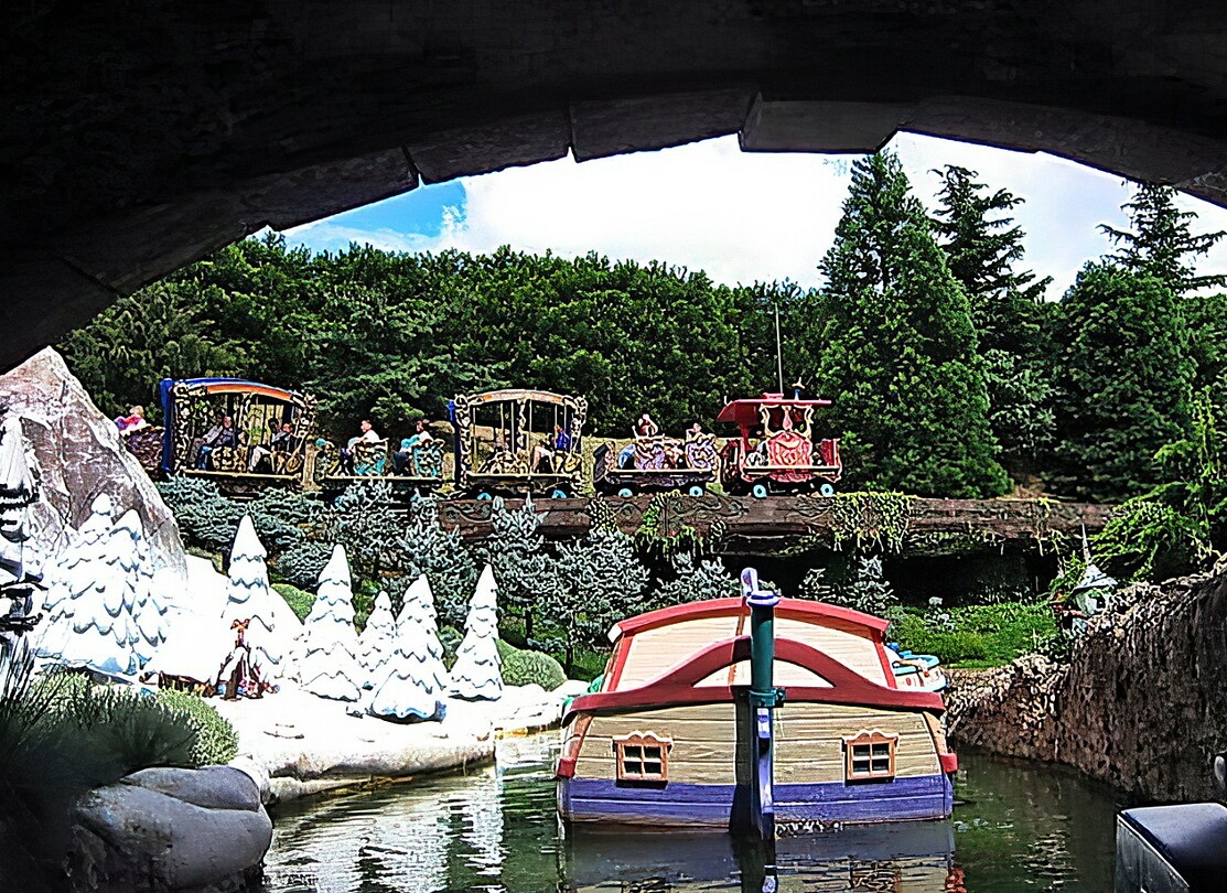 Eurodisney - Fantasyland Boot 07