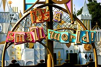 Eurodisney - Fantasyland It's A Small World 06
