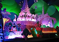 Eurodisney - Fantasyland It's A Small World 15