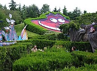 Eurodisney - Fantasyland Labyrinth 02 Alice's Curious Labyrinth