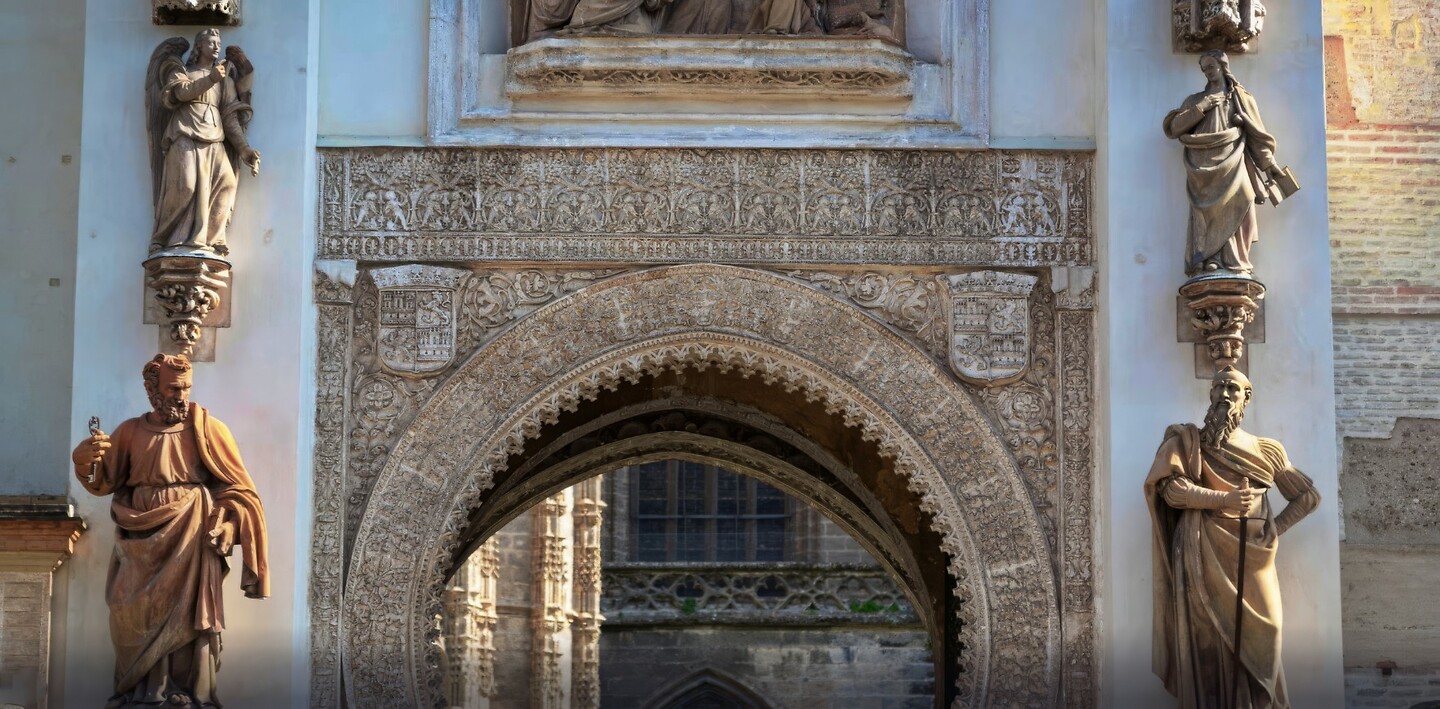 05 Santa Cruz Puerta Del Perdón Y Patio De Los Naranjos
