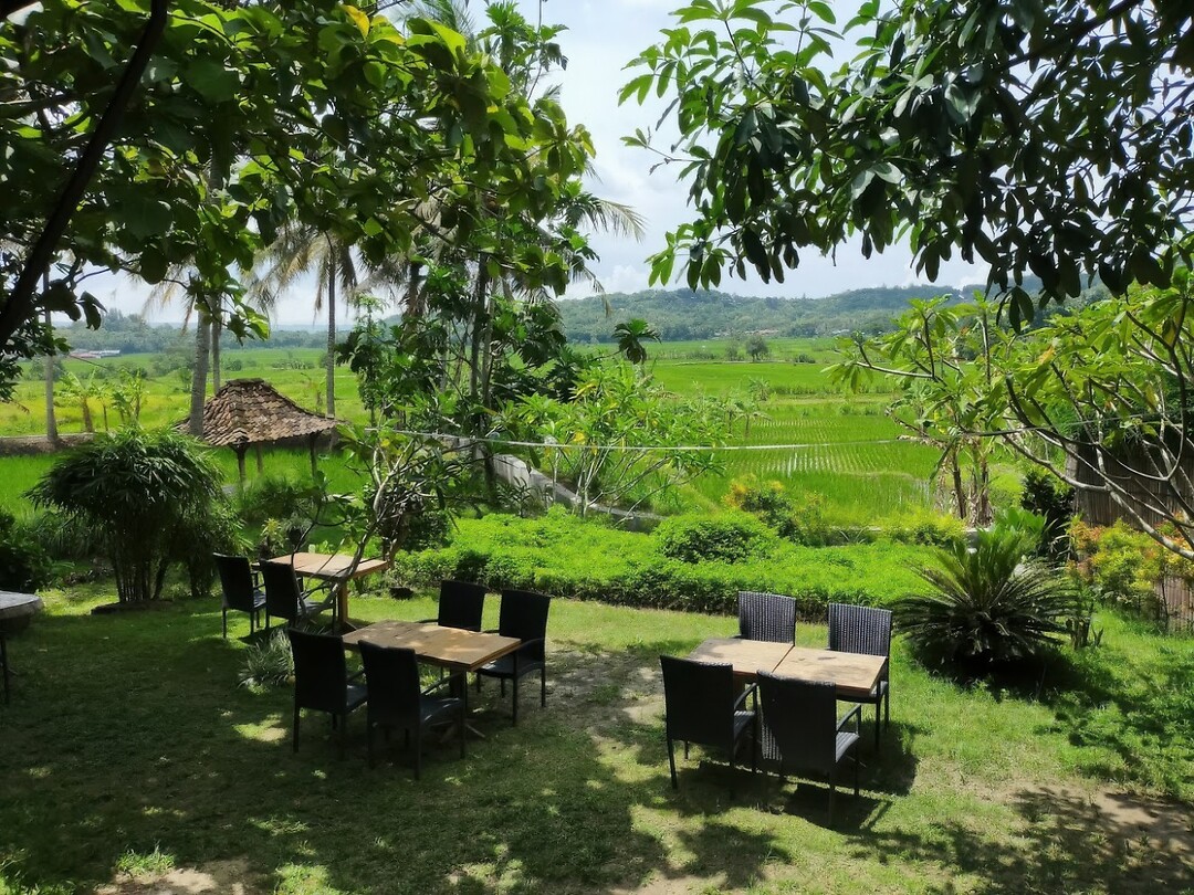 13 Toer - Blue Steps View Koffie Resto 01