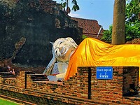 Thailand & Cambodja 2020 - Dag 16-Ayutthaya - 06 - Liggende Boedha Geel 04 Wat Yai Chai Mongkhon
