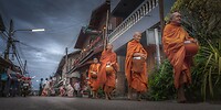 Thailand & Cambodja 2020 - Dag 41-Diversen Monnikken Achter Elkaar