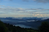 Uitzicht over het meer van Pokhara