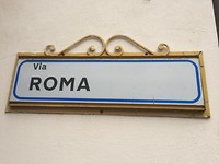 Slaapadres op de Via Roma in Signa