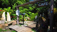 Café Helen Bay Hill met Art gallery