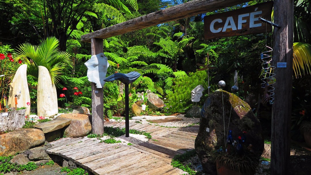 Café Helen Bay Hill met Art gallery