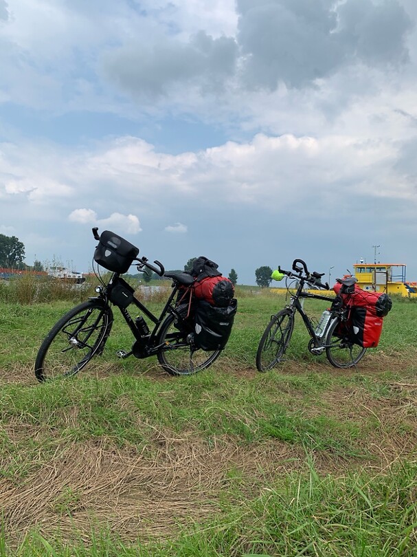 Rusten in het gras
