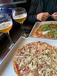 Pizza in kroeg Frasnes, met Paix d’Ieu