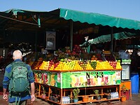 MArrakesh Plein Jemaa el-Fna fruittent
