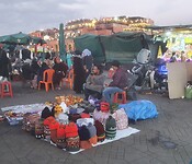 Marrakesh Plein Jemma el-Fna bij avond warme mutsen