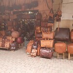 Marrakesh souk leerstraat tassen te kust en te keur