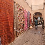 MArrakesh souk tapijtsteeg zijwand