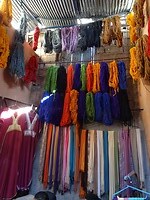 Marrakesh souk ververij strengen wol