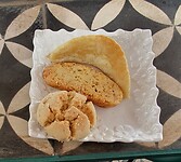 Museum van de Vrouw lekkere koekjes zandgebak anijs; krokante biskwie met noot; bladerdeegkoekje met kokos amandelspijs