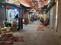 Souk leerstraat geitenvellen drogen