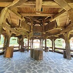 peri klooster interieur houten kapel