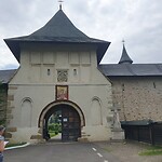 klooster putna toegangspoort