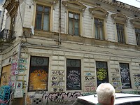 boekarest dichtgetimmerd grafitti