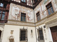 sinaia peles binnenplein muurschilderingen