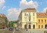 brasov cenrum met tampa berg en kasteel op achergrond