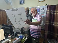 Overhandiging onze ogentestkaart