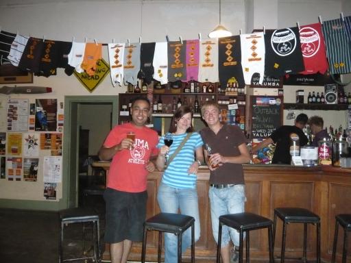 Pub met 2 medereizigers