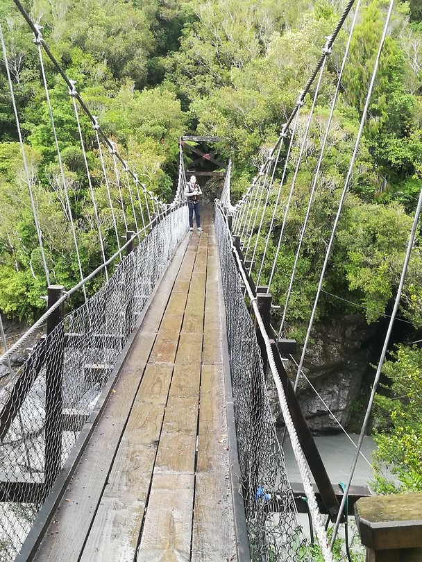 Hokitika Gorge swingbridge