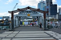 Basculebrug naar Queens wharf