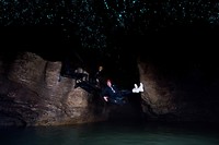 Waitomo: sprong van 3m hoogte in het water van 10 graden.