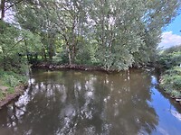 Links rode main links witte