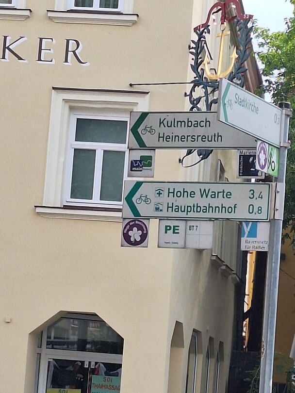 Het mainroute bordje