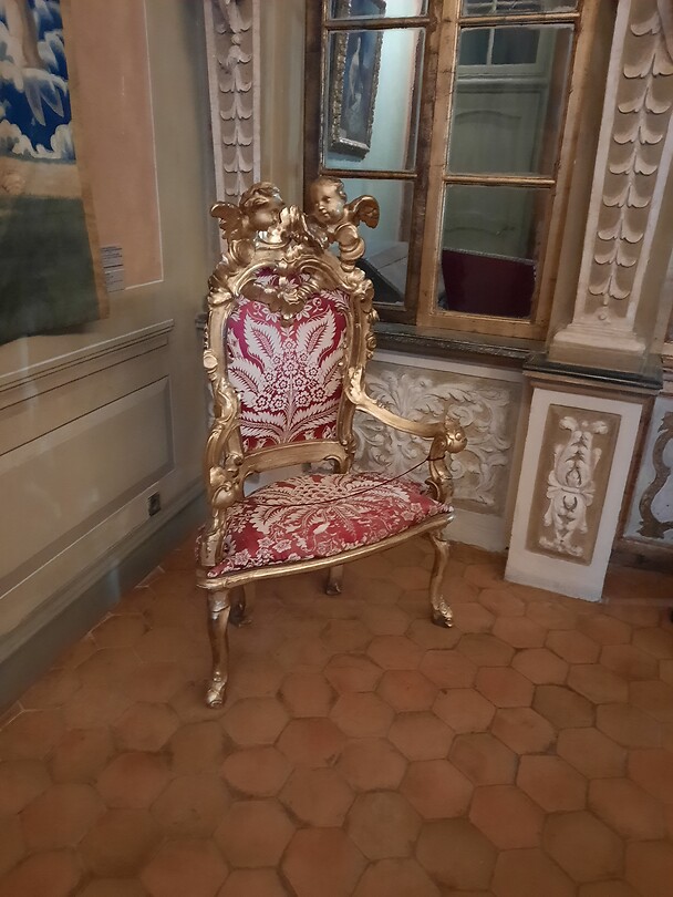In palais lascaris