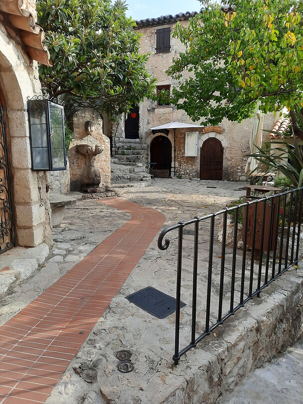 Eze