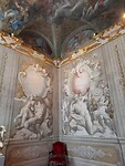 Palazzo Rosso veel face deuren en pilaren
