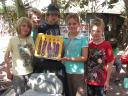 De kinderen van de tweede groep met hun meesterwer