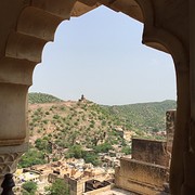 Amber Fort omringd door een muur van 8 kilometer