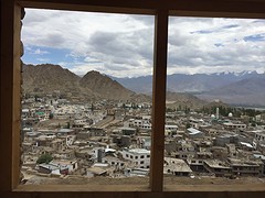 uitzicht op Leh vanaf het paleis. Dit paleis stamt uit 1100