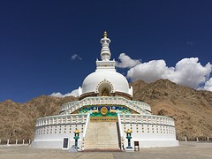 Shantu Stupa. Indertijd ingewijd door Daila Lama