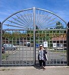 De poort van het beren opvangcentrum