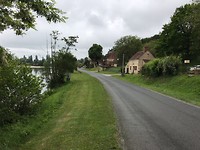 We passeren Apremont-sur-Allier, één van de mooiste dorpjes van Frankrijk