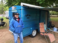 Eddy een marktkramer uit Poeke bij Aalter en Citroënfan